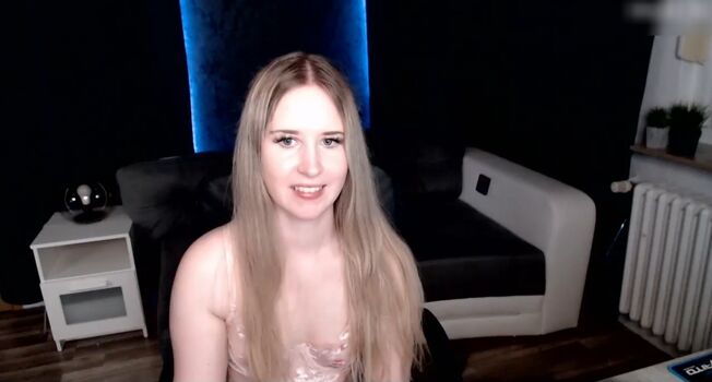 mia_peach