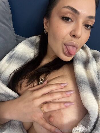 MiaBigTits