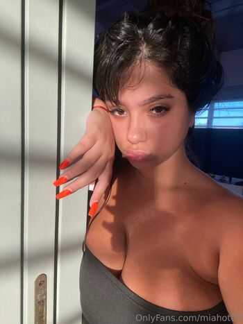 miahot04