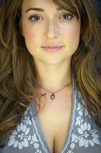 Milana Vayntrub