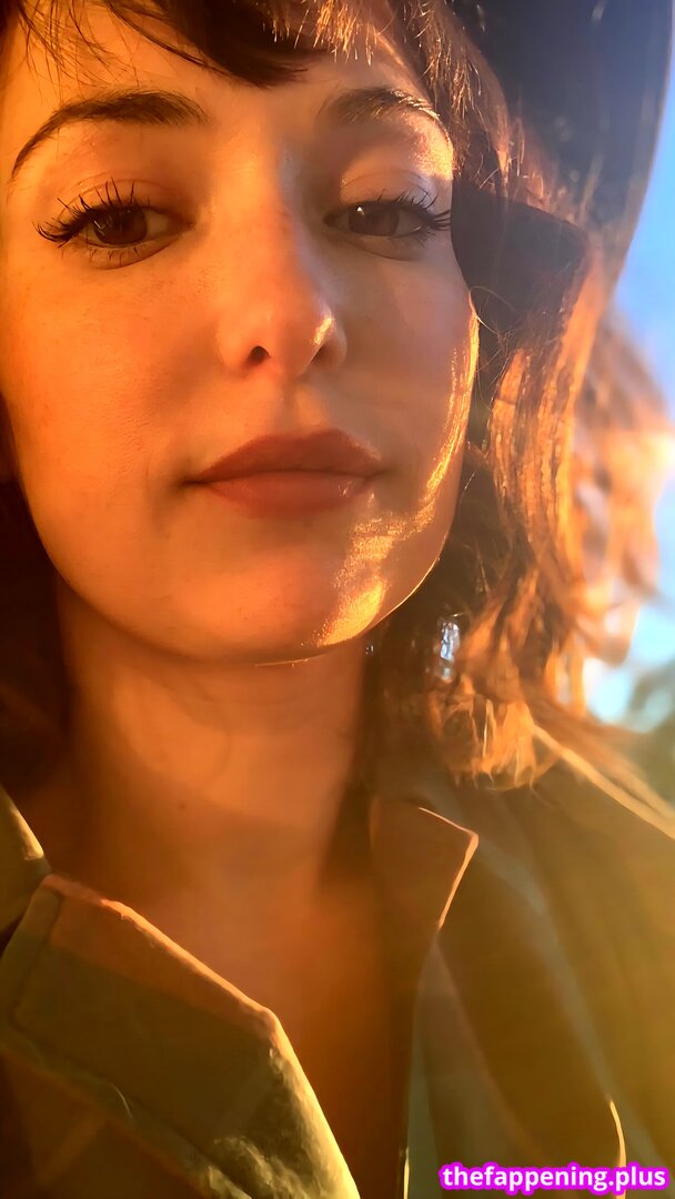 Milana Vayntrub