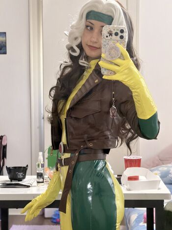 mimidoescosplay