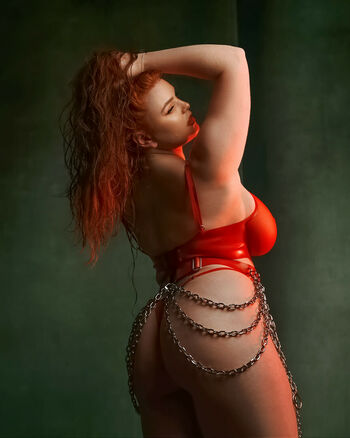 MissDeadlyRed