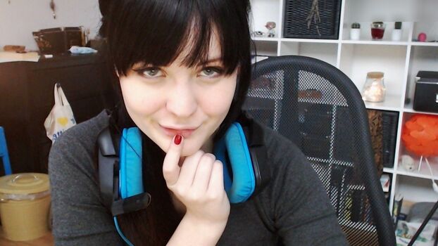 MissGLaDOS / dieamelie_