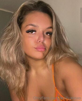 mollyannxo