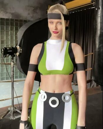Mortal Kombat Erotic Cosplay