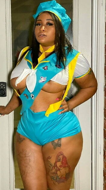 MsNikiarenee