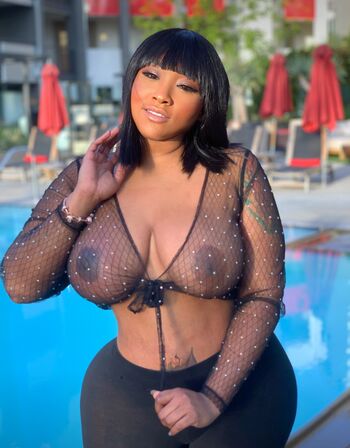 MsNikiarenee