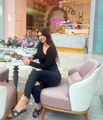 Nadine.w.Elias