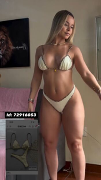 Naelly Flores