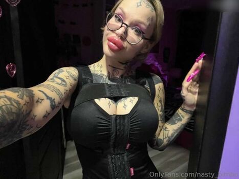 nasty_bimbo