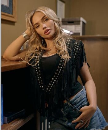 Natalie Alyn Lind