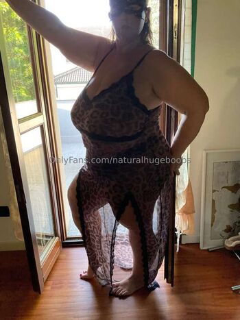 Naturalhugeboobs