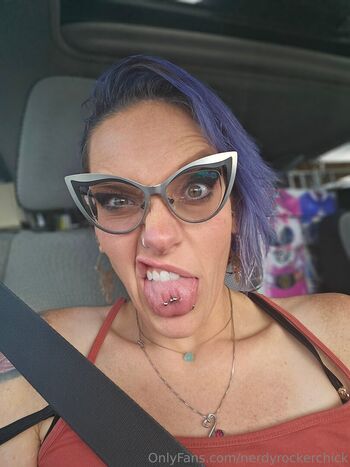 nerdyrockerchick