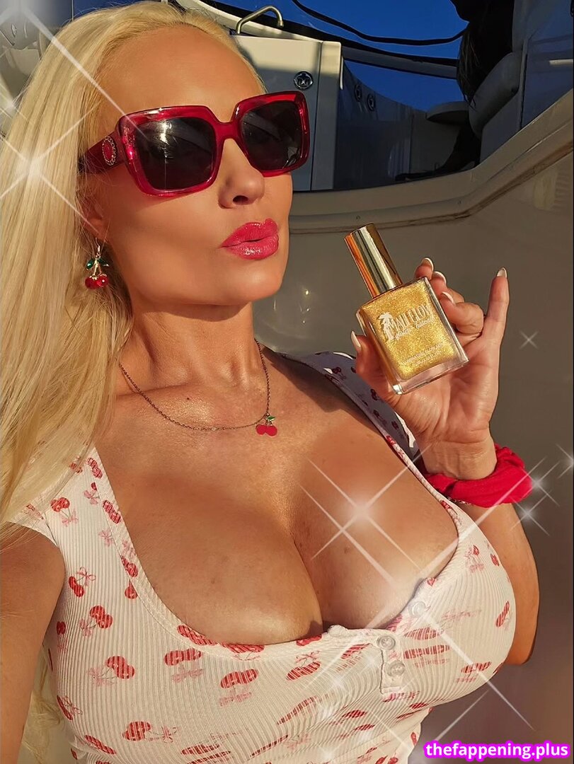 Nicole 