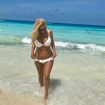 Nicolle A