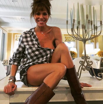 Nikki Cox