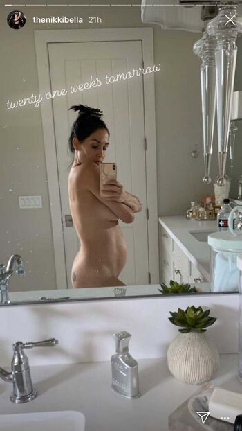 nikkibella
