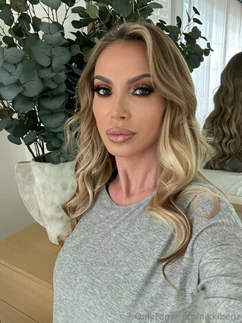 nikkibenz