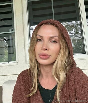 nikkibenz