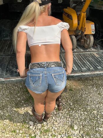 nikkibi