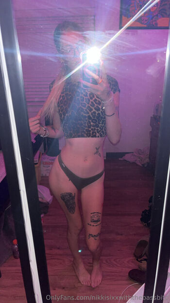 nikkisixxwiththebassbitc