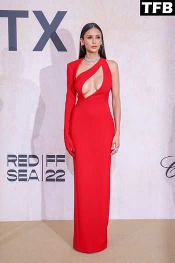 Nina Dobrev