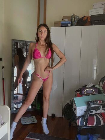 ninamissfit.model