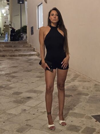 ninamissfit.model