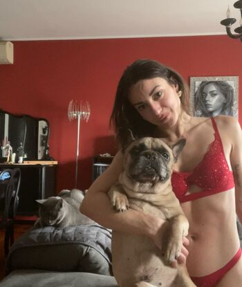 ninamissfit.model