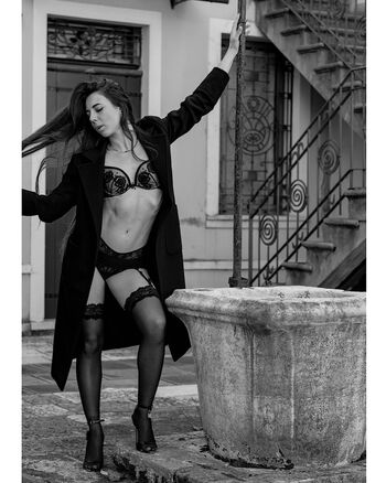 ninamissfit.model