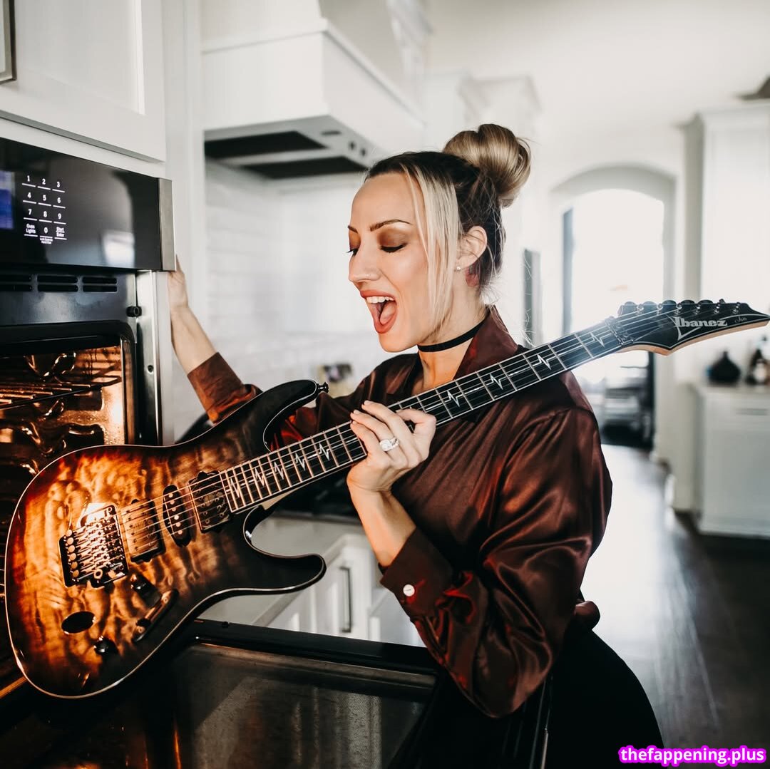 Nita Strauss