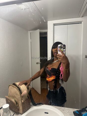 niviawolfe