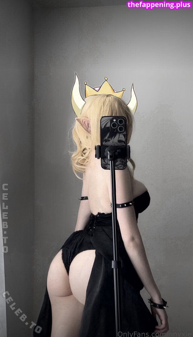 https: / kltt3y / nnyxie Фото оголеного OnlyFans #24
