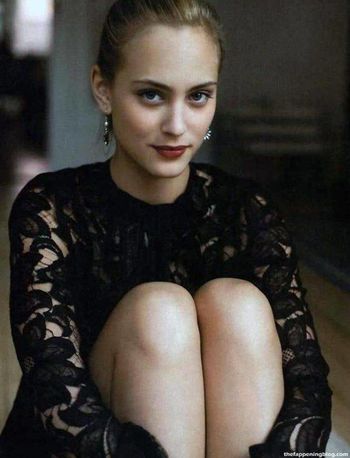 Nora Arnezeder