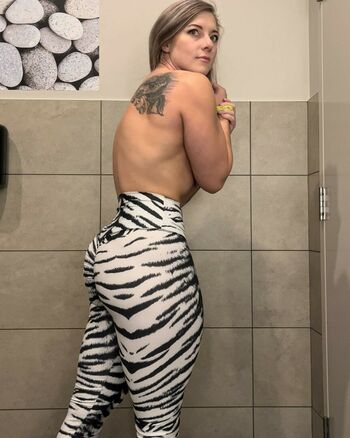 norwegian_liftinggoddess