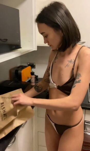 Novinhas Com Peitos Pequenos