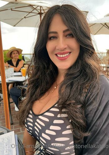 official_antonellakahllo