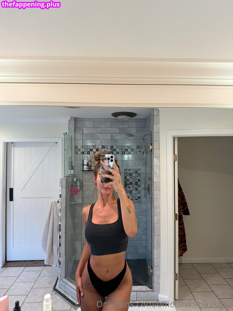 Officialskimaskgirl
