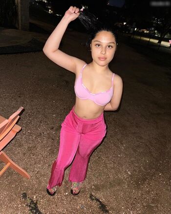 Olivia @livv2pretty