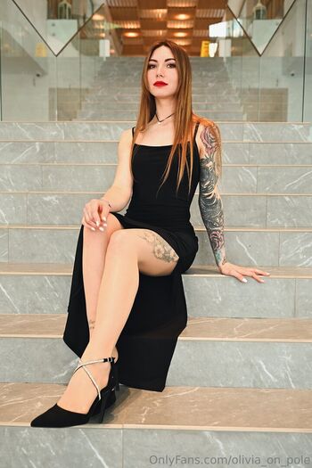 olivia_on_pole