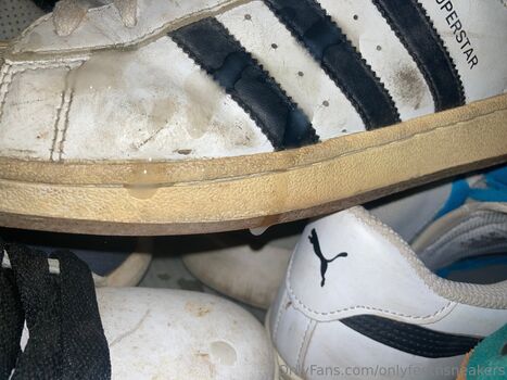 onlyfeetnsneakers