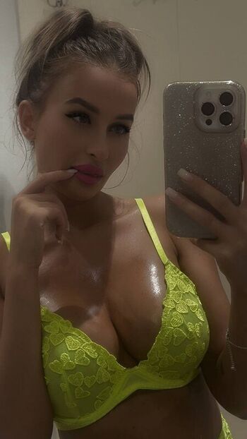 Pamela Moon Pamela03