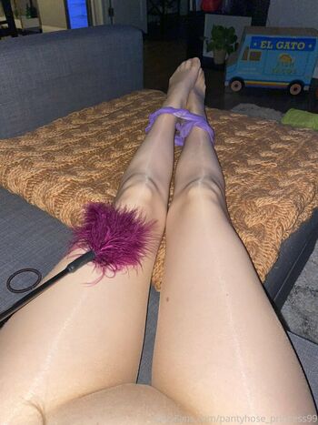 pantyhose_princess99