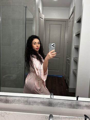 Peachyyleoo
