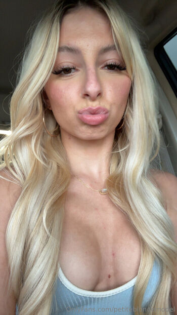 petiteblondemodel