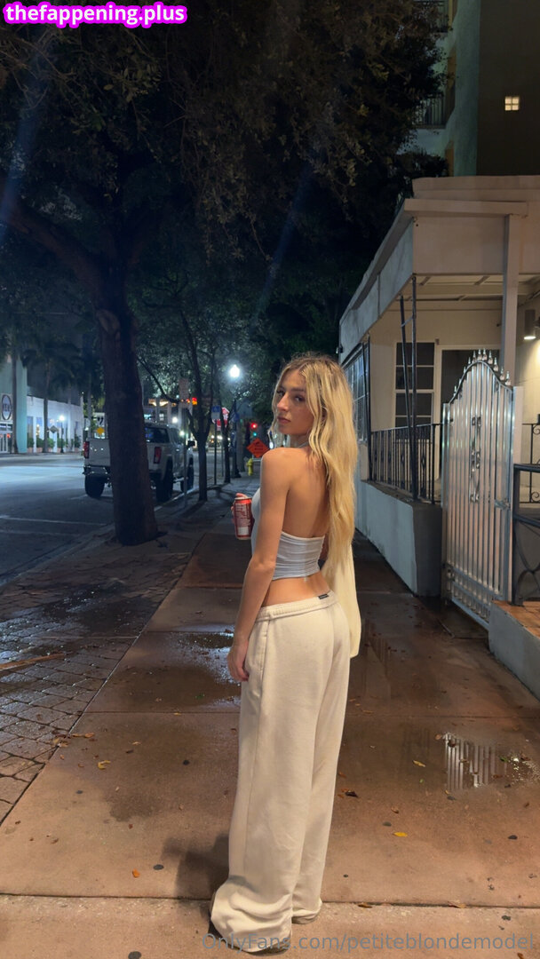 petiteblondemodel