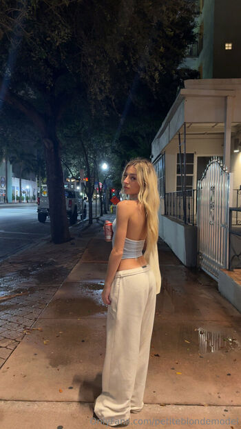 petiteblondemodel