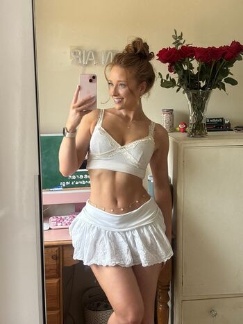 phoebeisginger