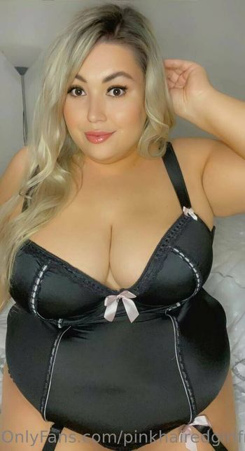 pinkhairedgirlfr33